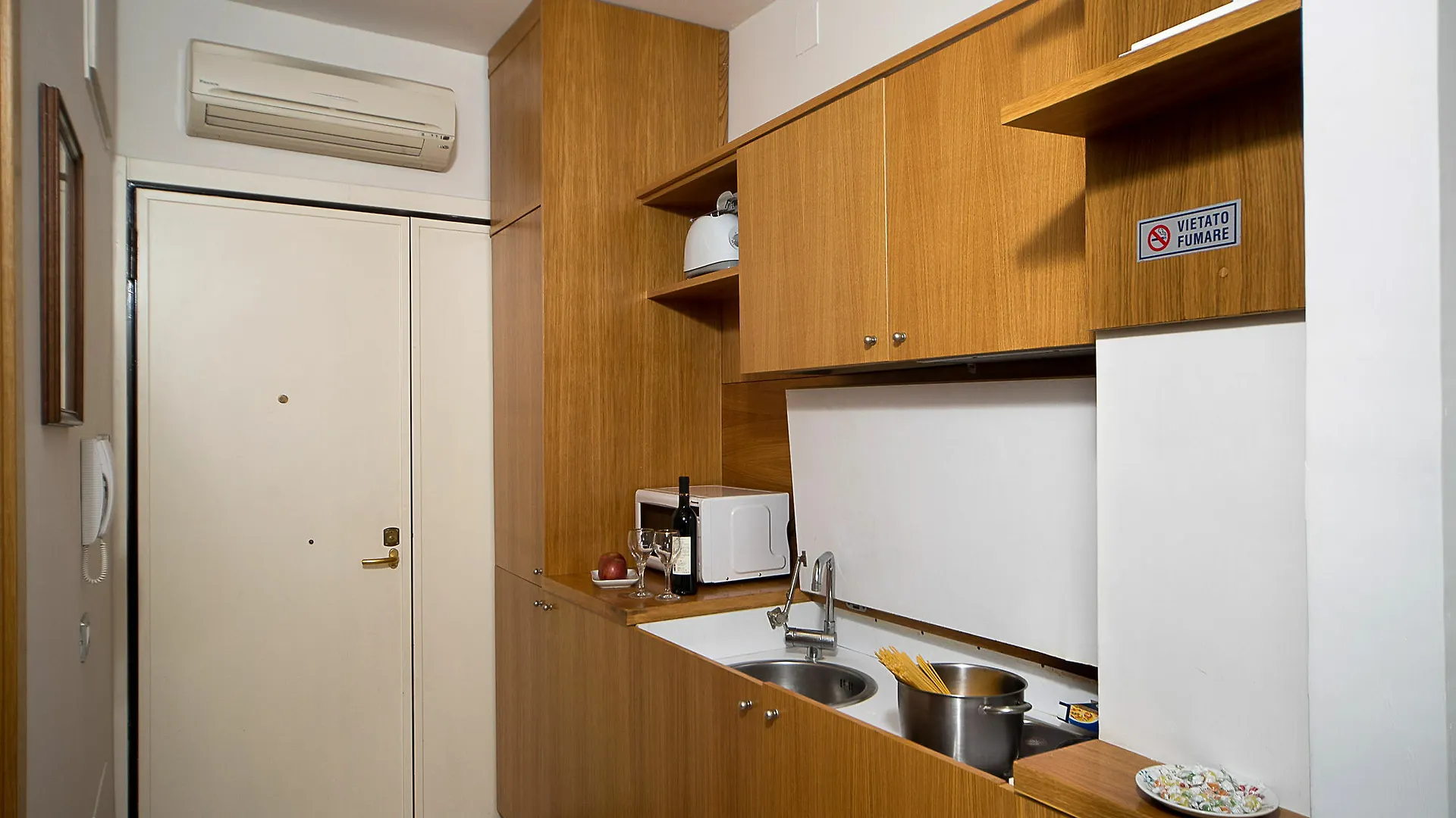 Fiorentini Residence Napoli 3*, Neapol
