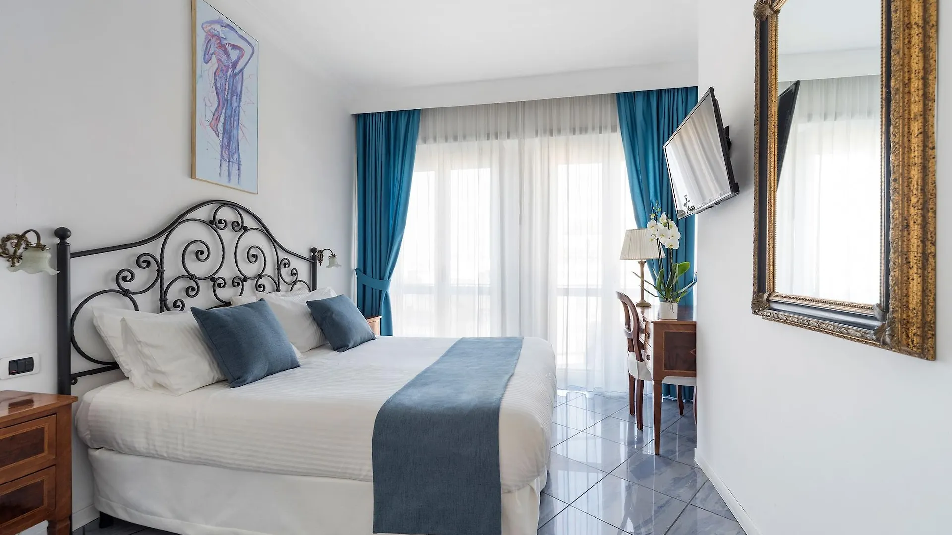 Fiorentini Residence Napoli 3*, נאפולי