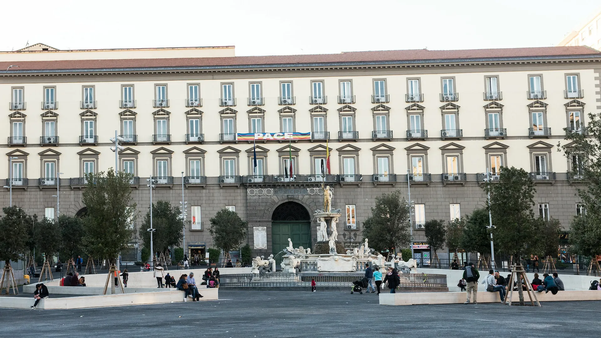 Fiorentini Residence Napoli בית הארחה